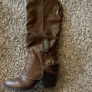Brown size 10 boots